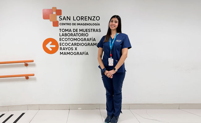 Javiera Román Noriega, estudiante de Enfermería UOH, durante su pasantía en San Lorenzo Centro de Diagnóstico en Rancagua